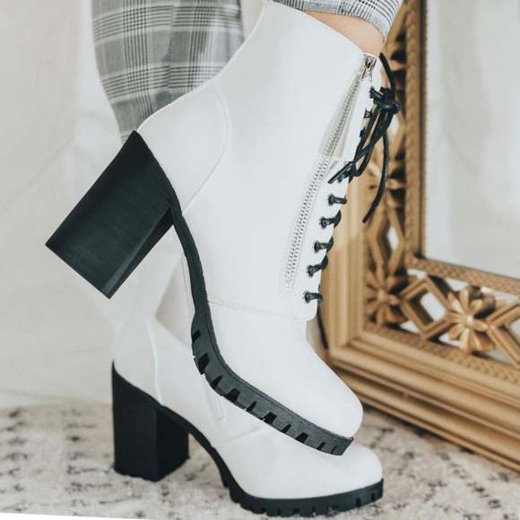 City of the moon WHITE LACE UP CHUNKY HEELED ANKL - Picture 3 of 5